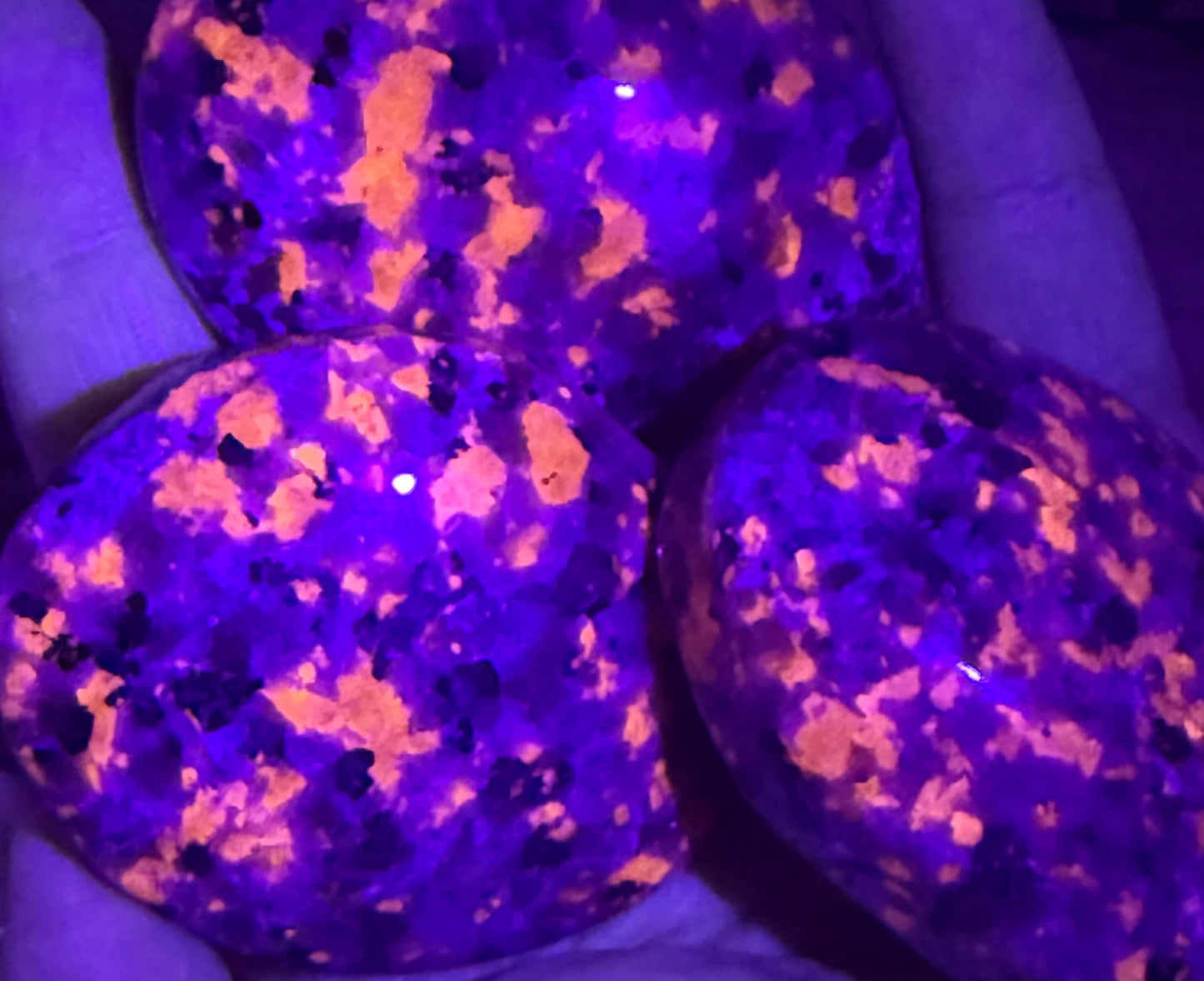 Yooperlite Palm Stones - UV Reactive