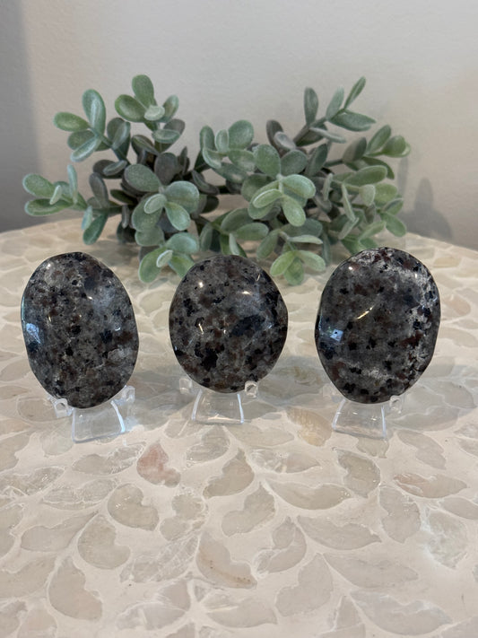 Yooperlite Palm Stones - UV Reactive